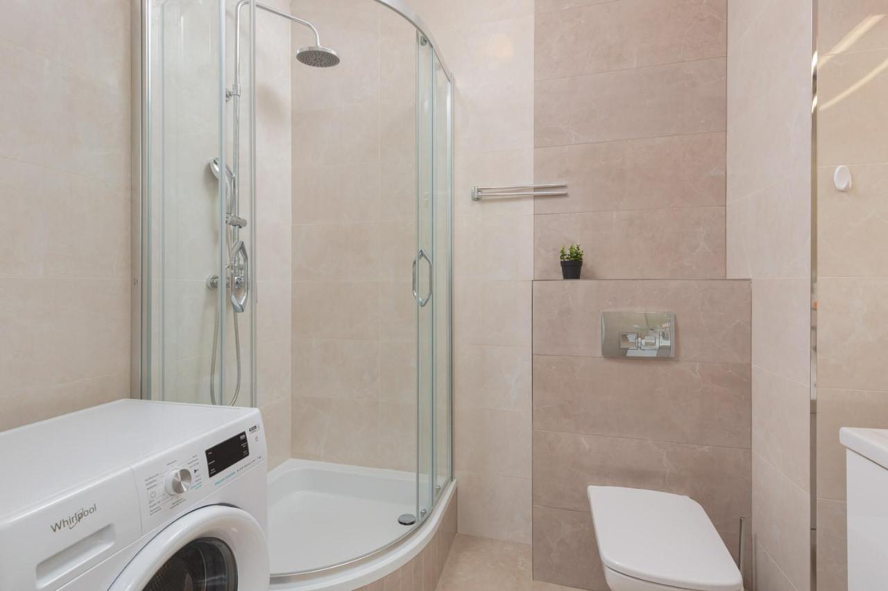 Dzielna Apartment Warsaw Wola By Noclegi Renters Eksteriør bilde